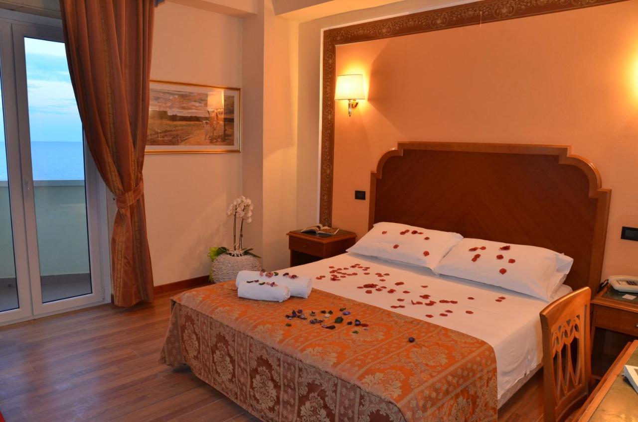 Grand Hotel Montesilvano Marina Екстериор снимка