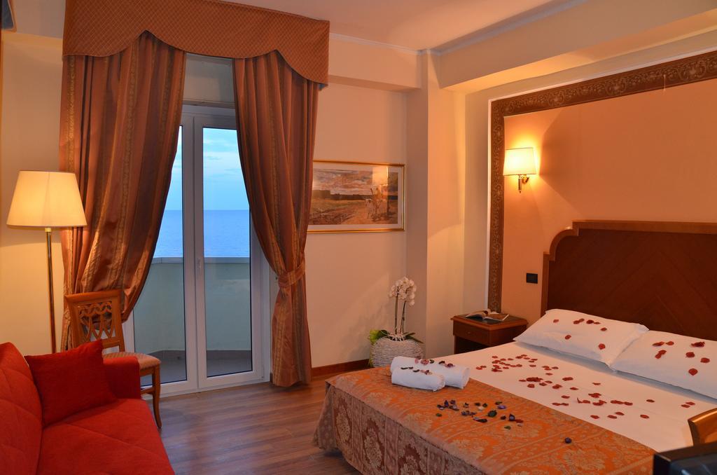 Grand Hotel Montesilvano Marina Екстериор снимка