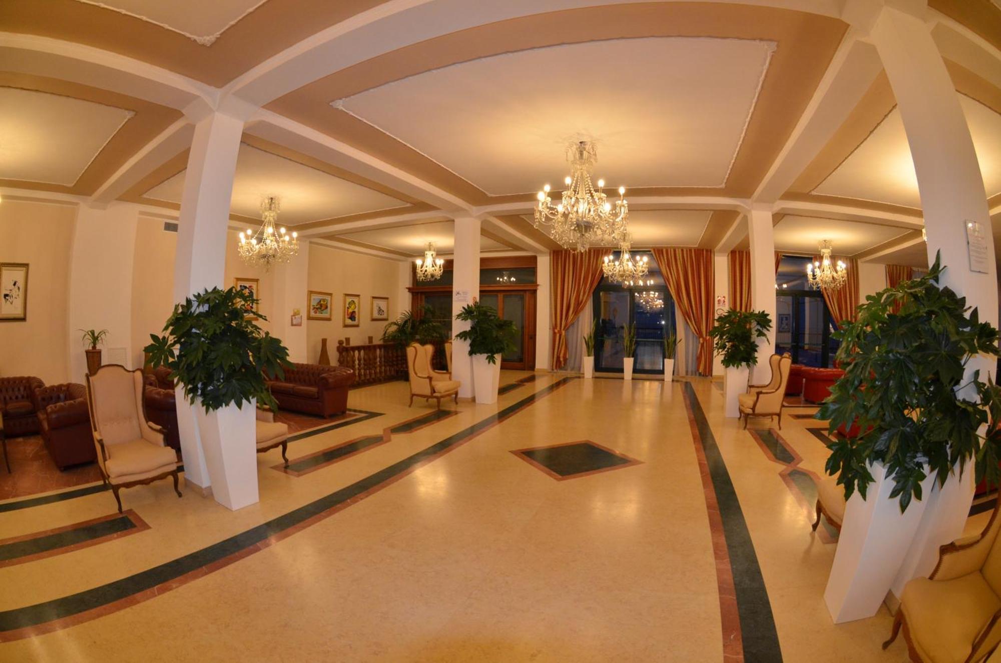 Grand Hotel Montesilvano Marina Екстериор снимка