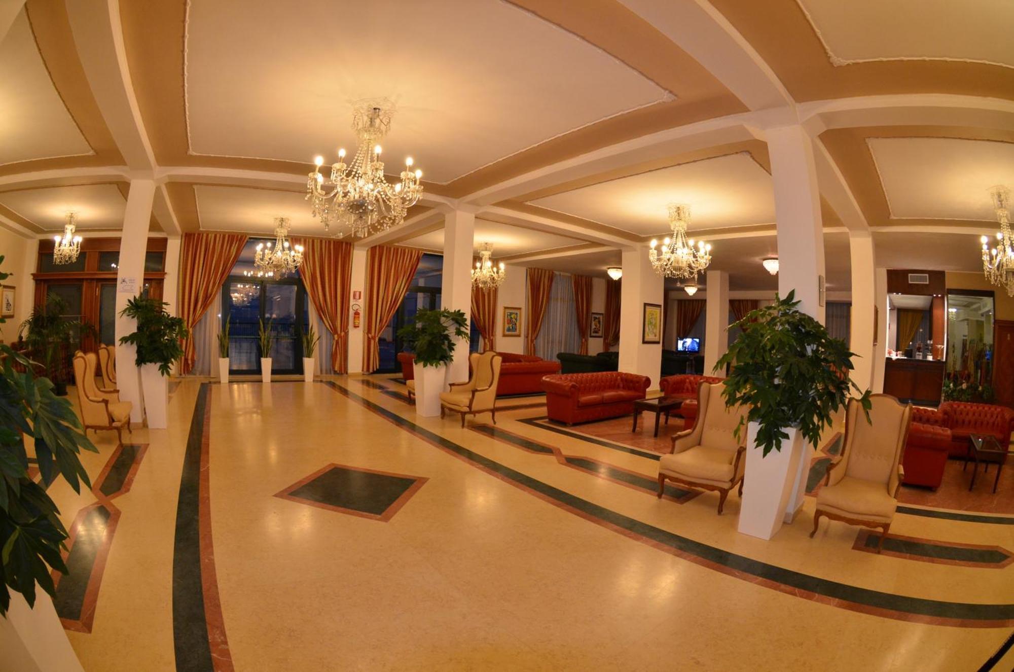 Grand Hotel Montesilvano Marina Екстериор снимка