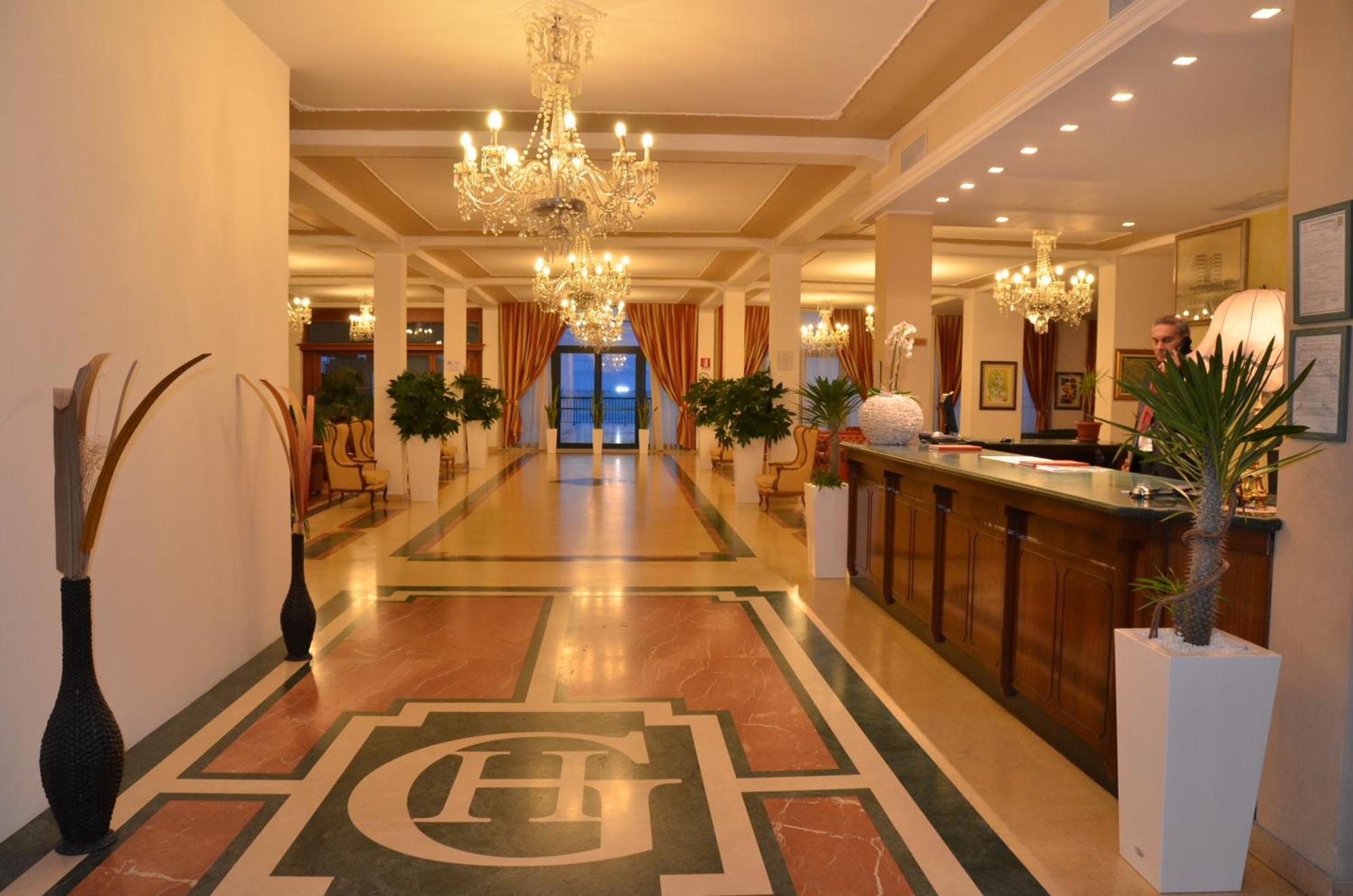 Grand Hotel Montesilvano Marina Екстериор снимка