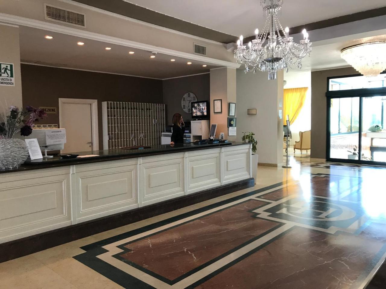 Grand Hotel Montesilvano Marina Екстериор снимка