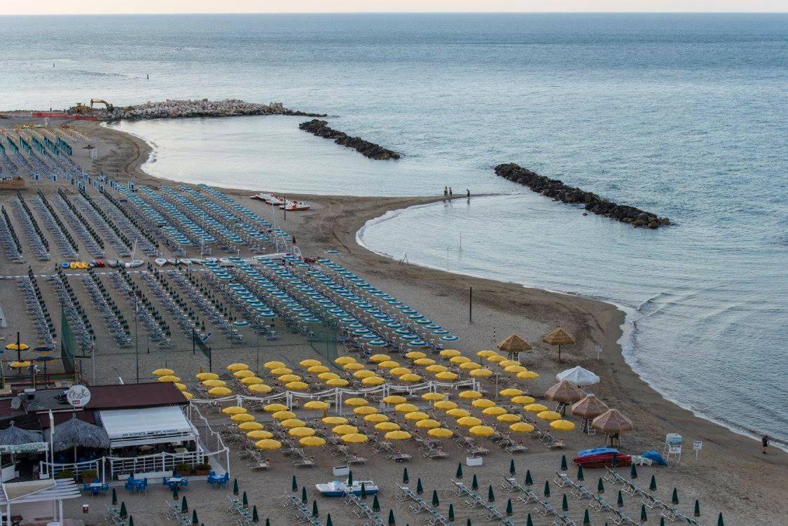 Grand Hotel Montesilvano Marina Екстериор снимка