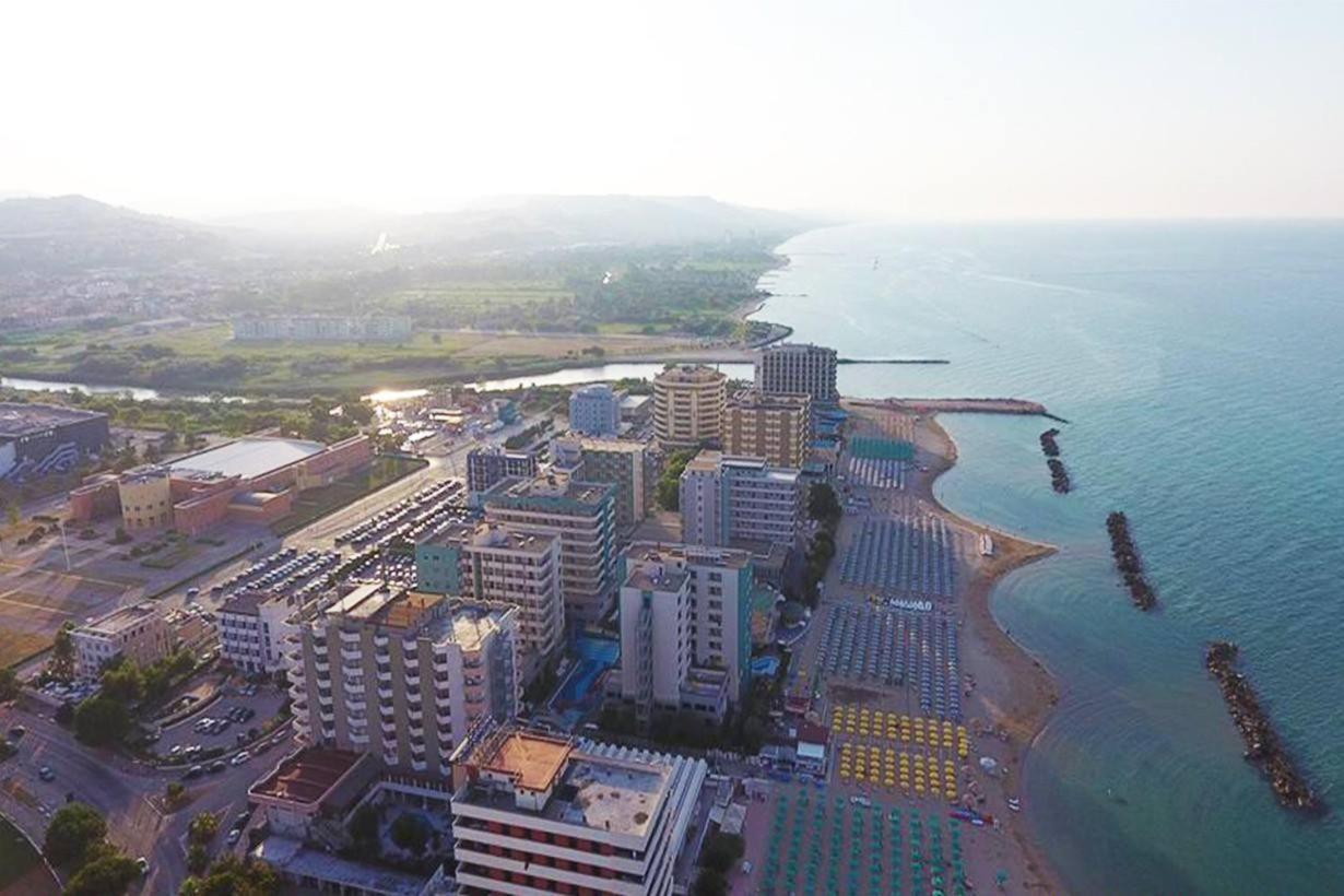 Grand Hotel Montesilvano Marina Екстериор снимка