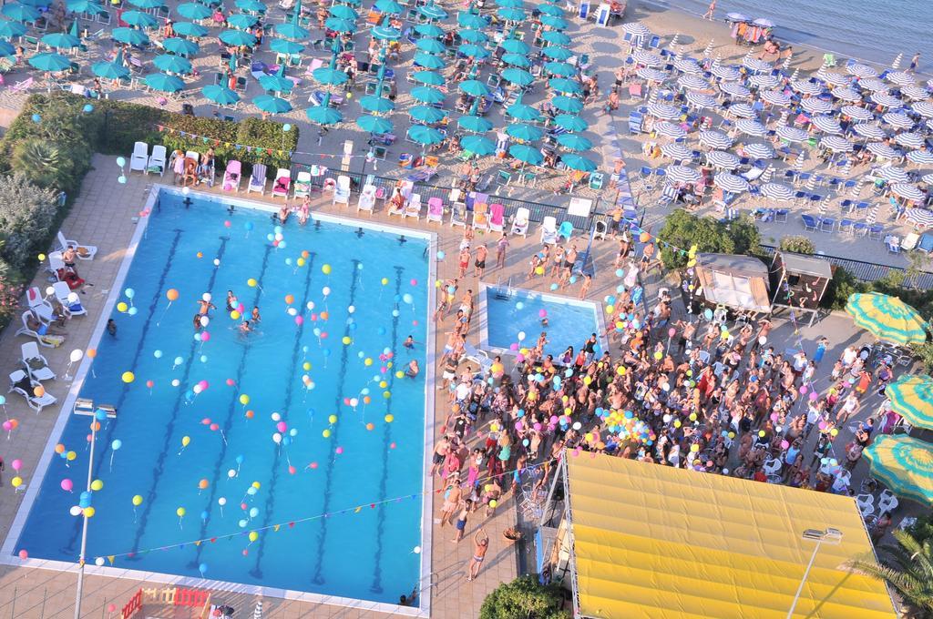 Grand Hotel Montesilvano Marina Екстериор снимка